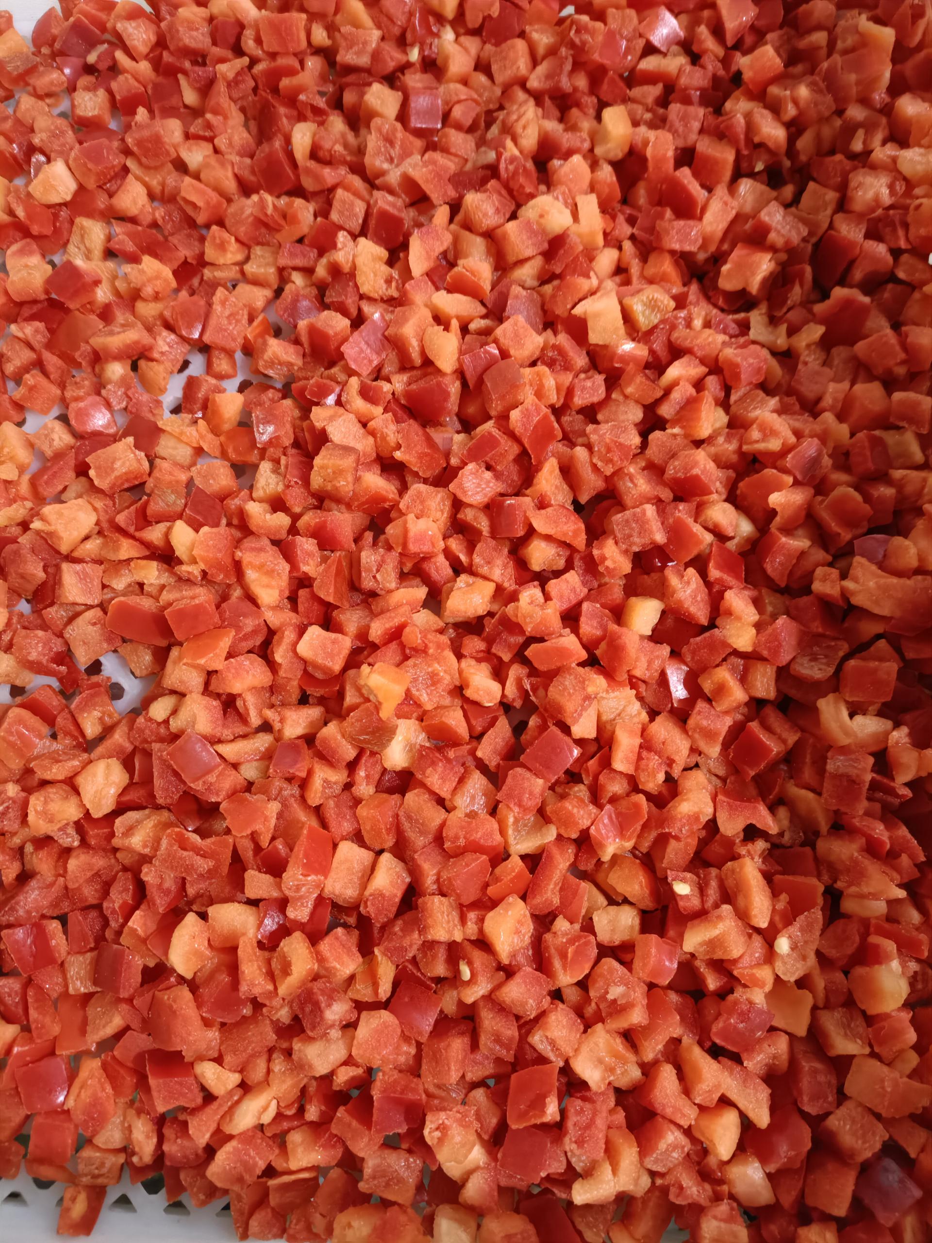Pepper Red Dices 10X10mm.jpg