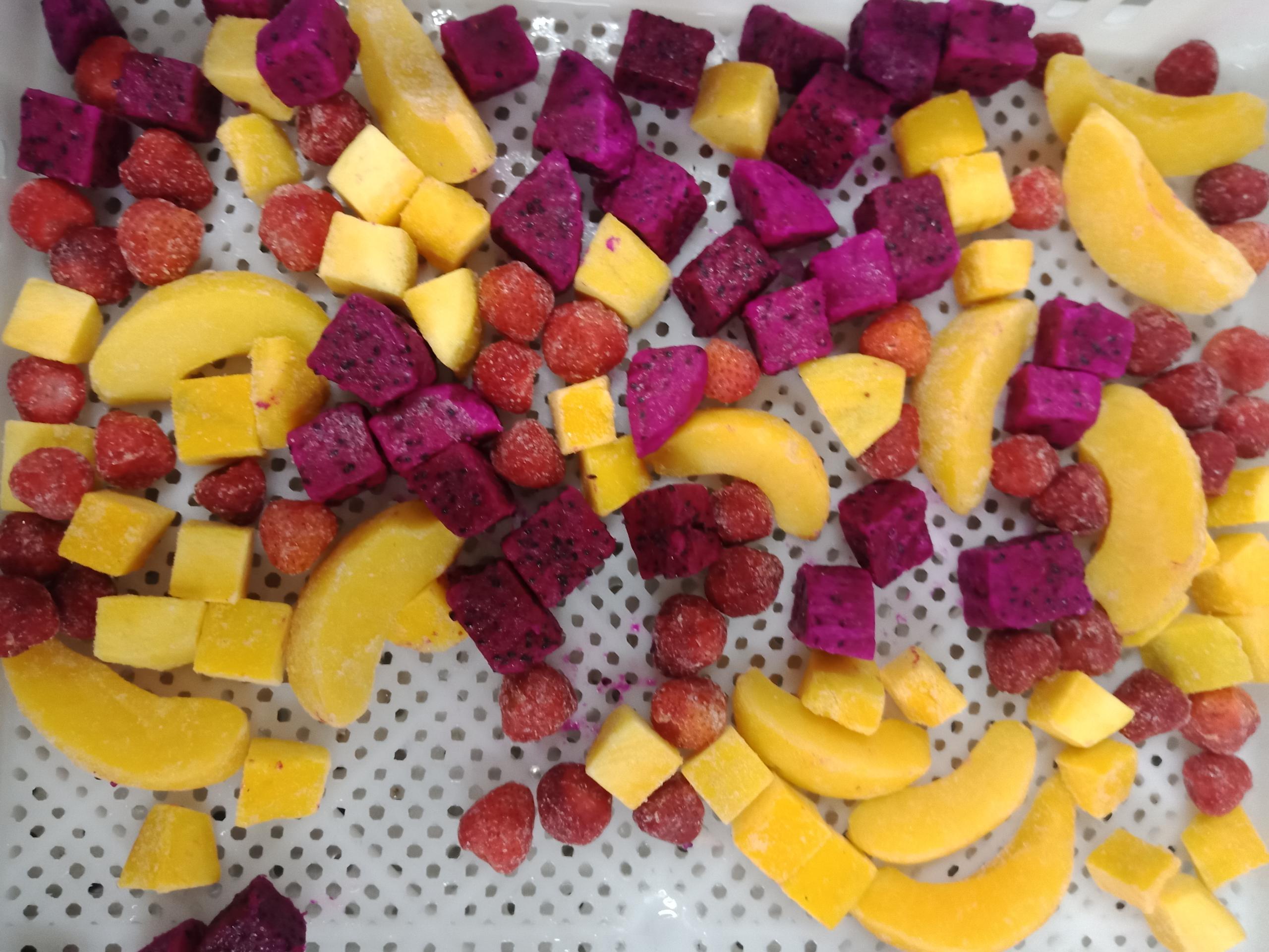 Mixed Fruit 4 Way (Mango Diced+Yellow Peach Diced+Strawberry Whole+Red Pitaya Diced).jpg