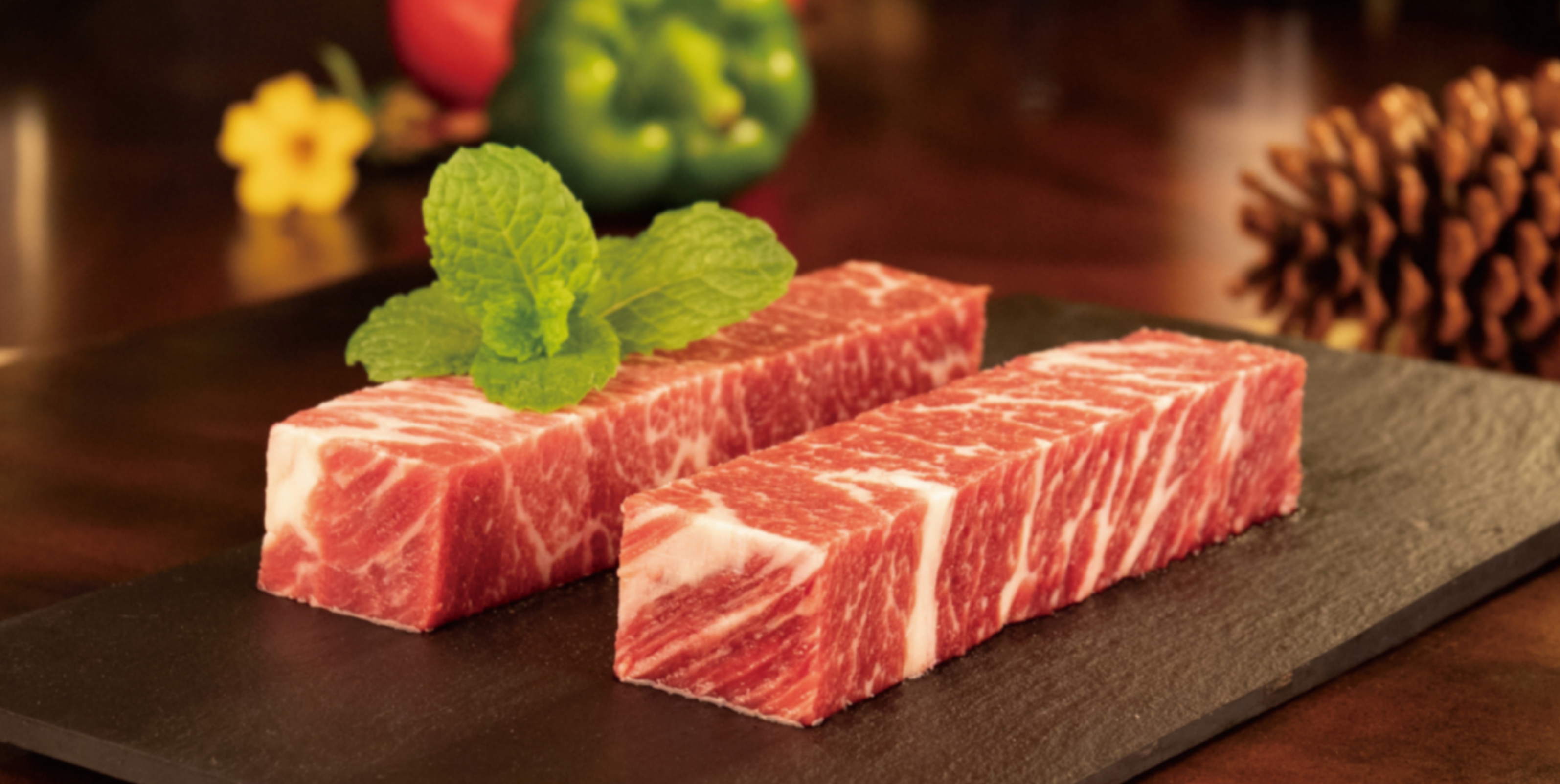 小扒皇 谷飼肉眼、谷飼西冷  雪花小牛扒、牛骨黑椒汁、意式肉醬、法式蘑菇濃湯