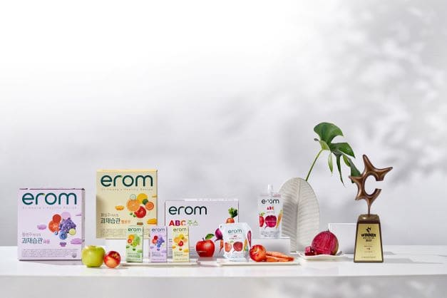 사본 -2021 올해의브랜드대상_건강주스부문_유기농주스 외 with 트로피.jpg