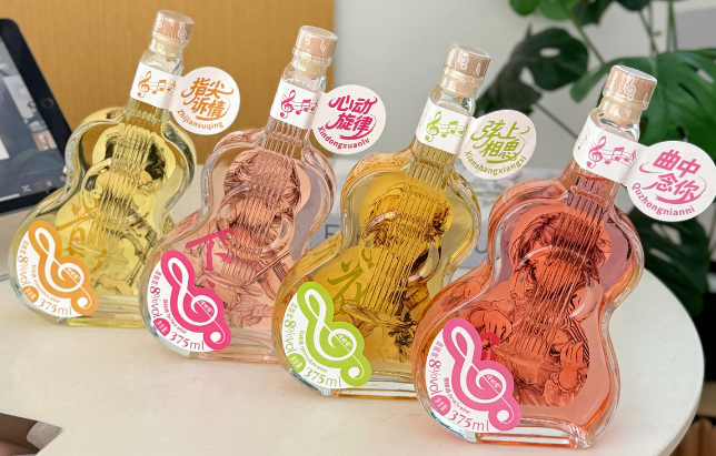 嗄瑪尼花前月下果酒  系列 酒精度：8%