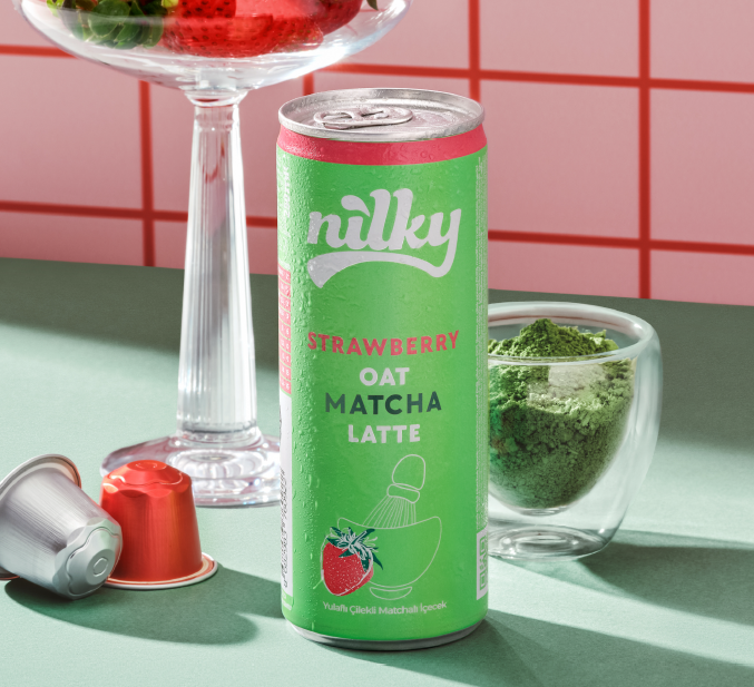 Nilky草莓抹茶燕麥拿鐵咖啡飲料