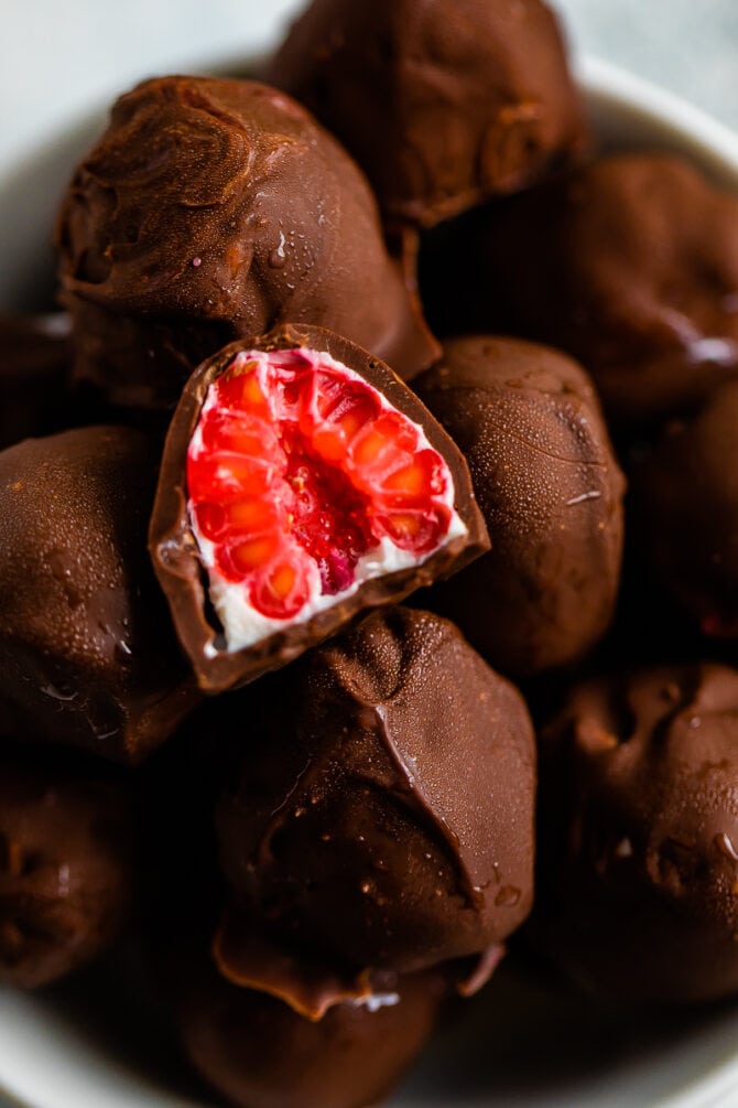 chocolate-covered-raspberries-4-670x1005.jpg
