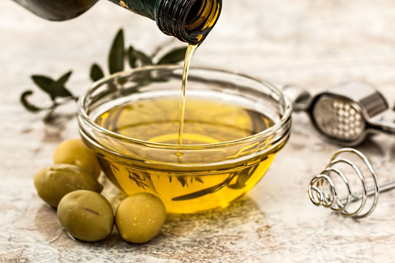 Extra Virgin Olive Oil for Retail & Foodservice: Buyer Guide