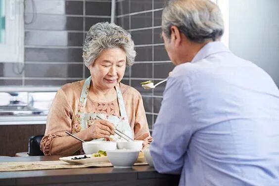 從“易食”到“精準(zhǔn)”，銀發(fā)健康食品創(chuàng)新趨勢(shì)